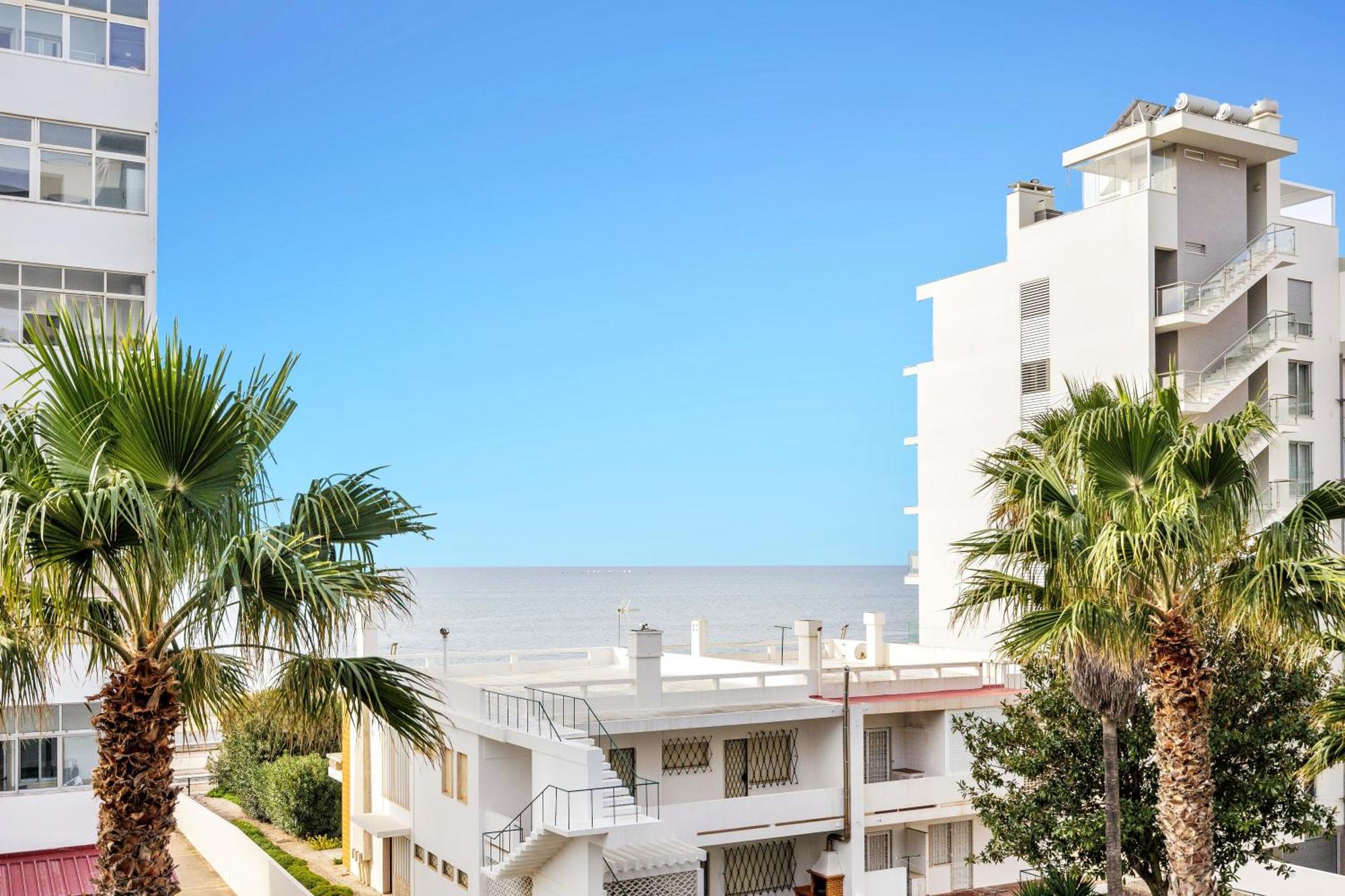 Stylish Modern Beachside Apartment With Pool & Seaview Quarteira Eksteriør bilde